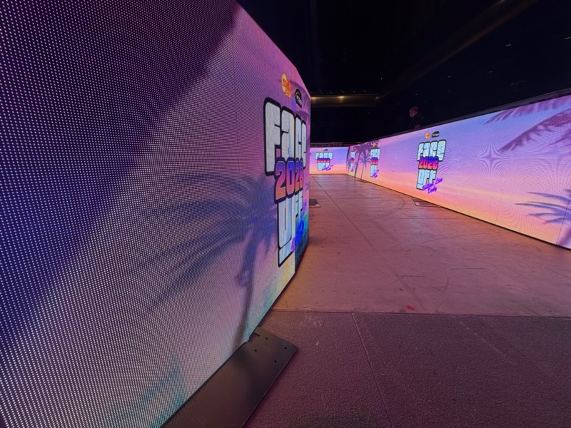 MDA Darts Face Off: 11m LED catwalk video wall: photo 2